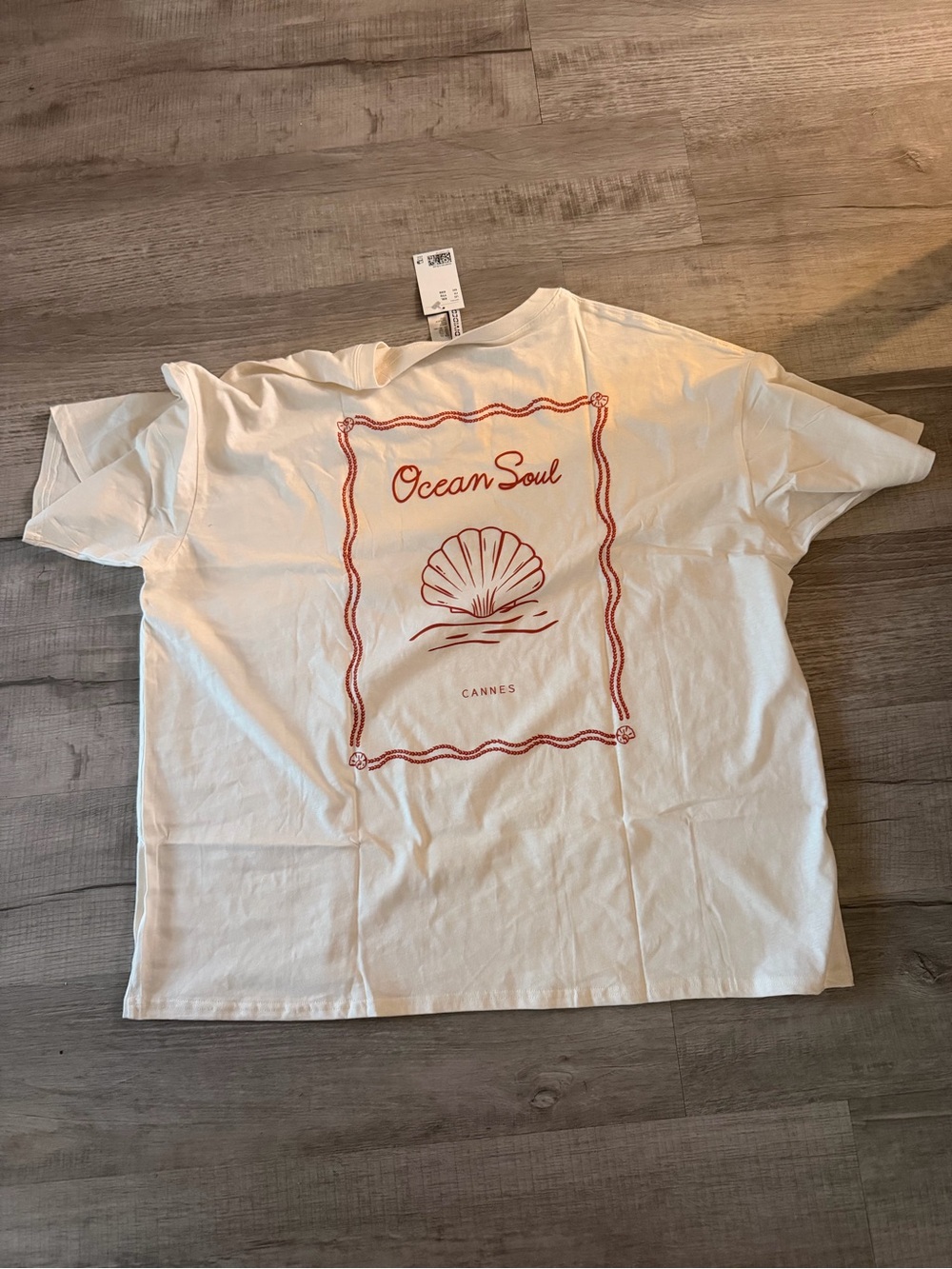 H&M White Short Sleeve Tee with Red Shell Graphic